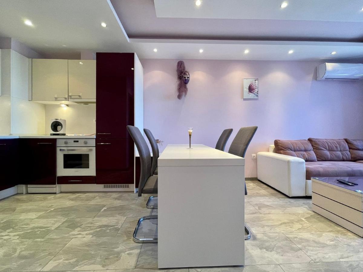Апартамент Чаролит / Apartment Charoite Burgas Stad Buitenkant foto