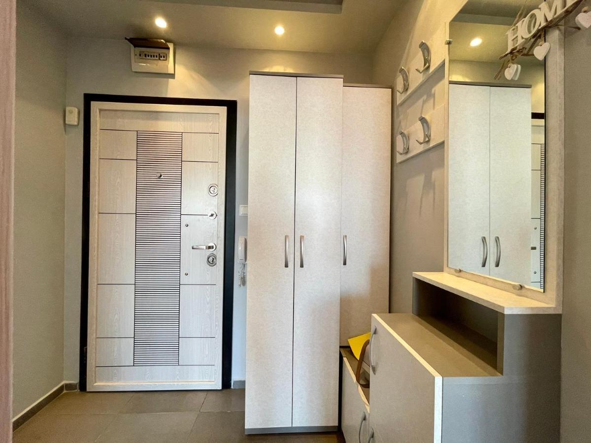 Апартамент Чаролит / Apartment Charoite Burgas Stad Buitenkant foto