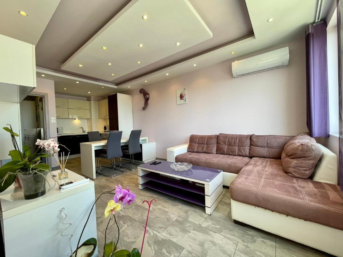 Апартамент Чаролит / Apartment Charoite Burgas Stad Buitenkant foto