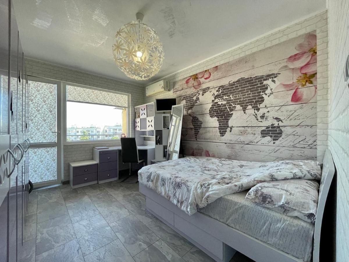 Апартамент Чаролит / Apartment Charoite Burgas Stad Buitenkant foto