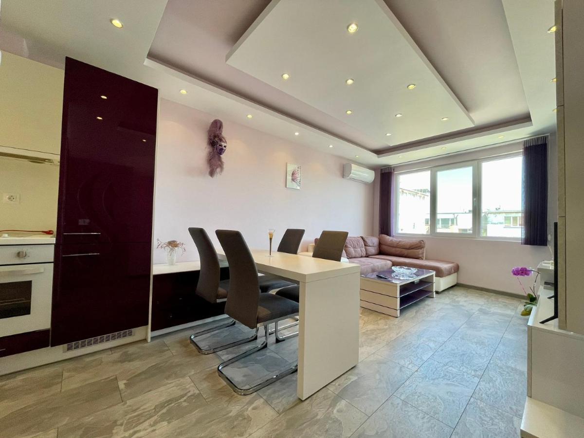 Апартамент Чаролит / Apartment Charoite Burgas Stad Buitenkant foto