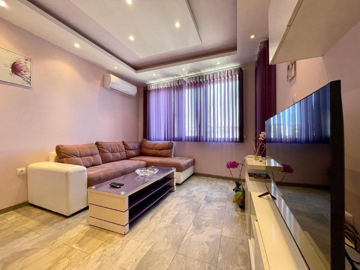 Апартамент Чаролит / Apartment Charoite Burgas Stad Buitenkant foto