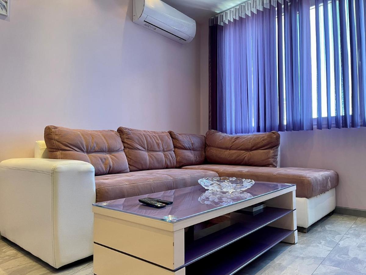 Апартамент Чаролит / Apartment Charoite Burgas Stad Buitenkant foto
